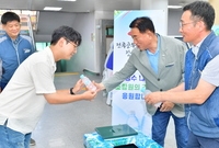 공무원 노조 생수 나눠주기...