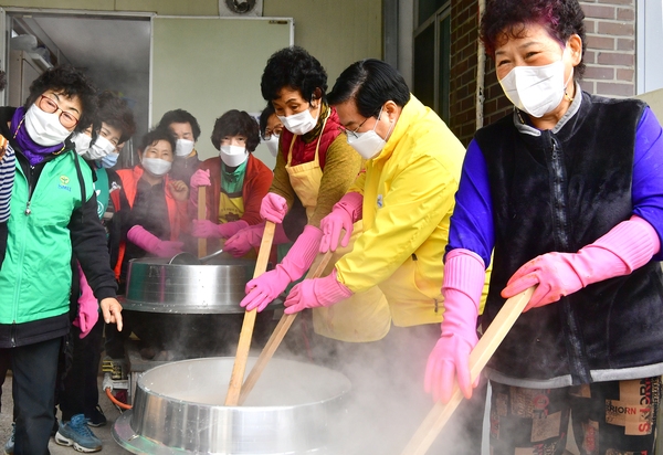 황룡면 새마을부녀회 사랑애 고추장 나누기